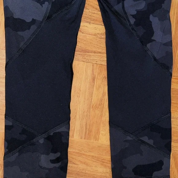 Lululemon Camo crop leggings used in great condition - Picture 7 of 12